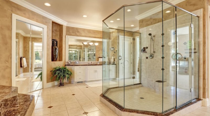 How Kansas City Homeowners Design a Custom Frameless Shower Enclosure